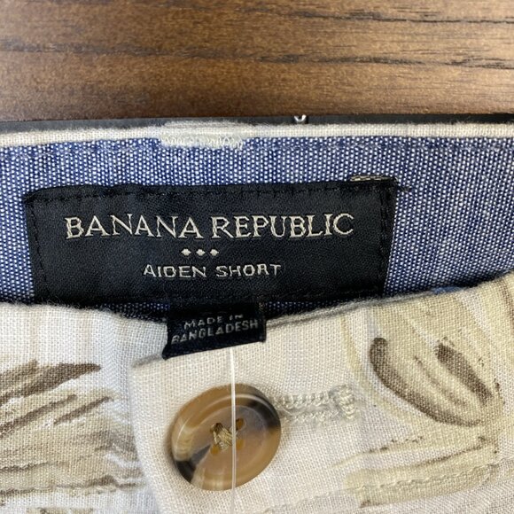 Banana Republic Aidan Shorts Men's 33 Neutral Hawaiian Print Vacation NWT $57 - Picture 3 of 11